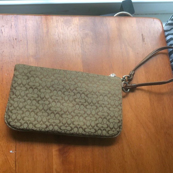 Coach wristlet - Picture 2 of 4